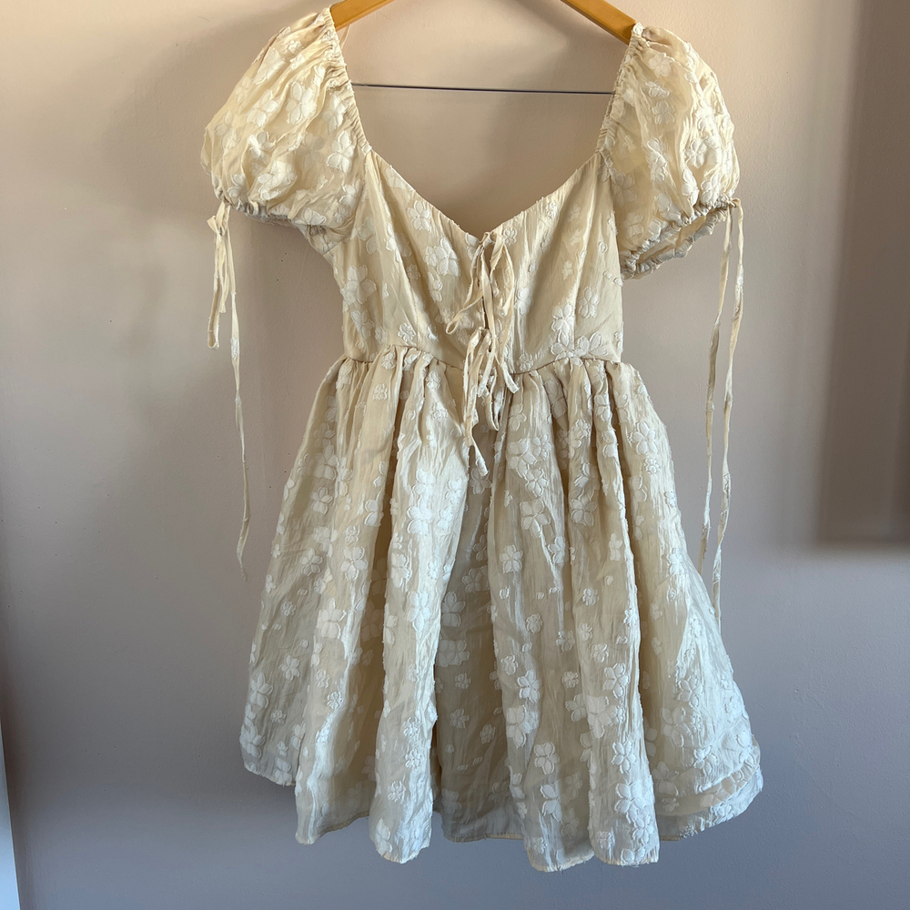 Hazel Boutique Cream Floral Embroidered Puff Sleeve Mini Dress – Size M